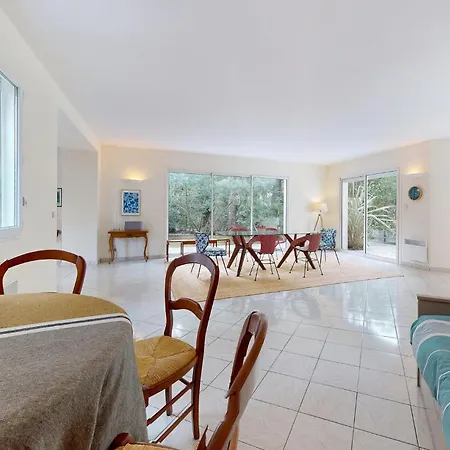 Lovely Home In Les Mathes With Wifi
