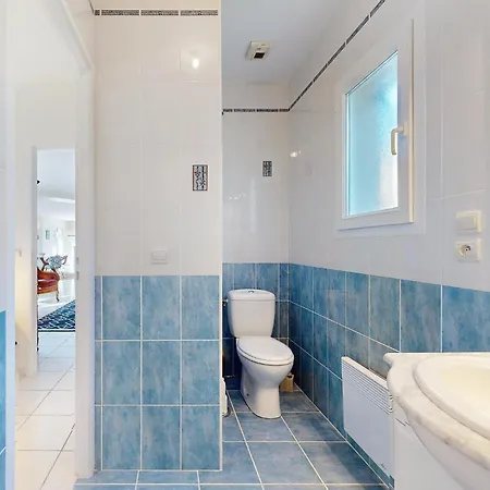 Lovely Home In Les Mathes With Wifi