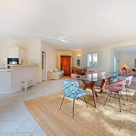 Vakantiehuis Lovely Home In Les Mathes With Wifi *